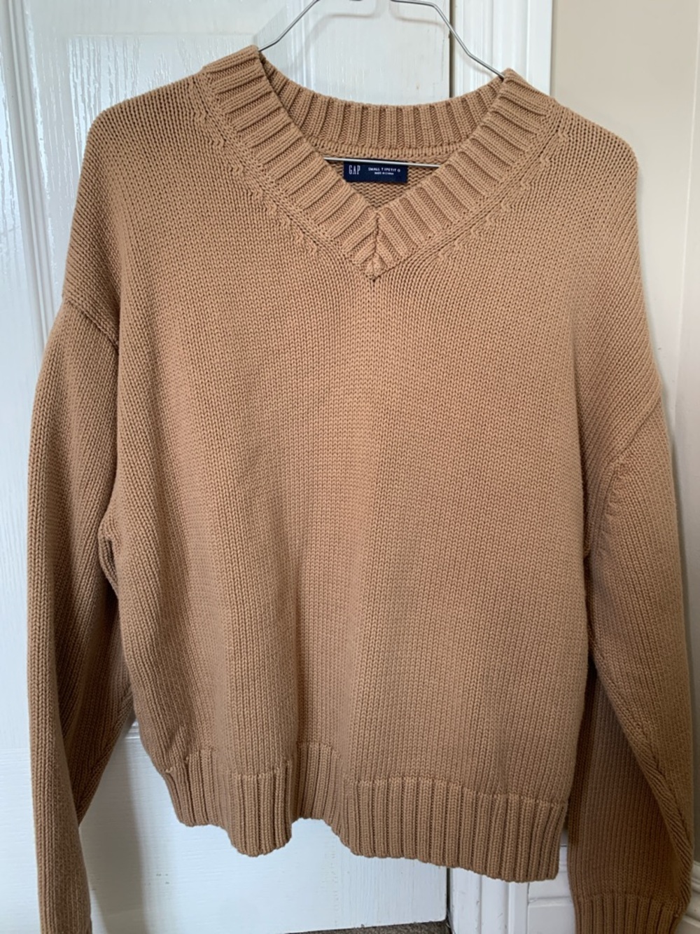 GAP Men’s Tan V-Neck Knit Sweater